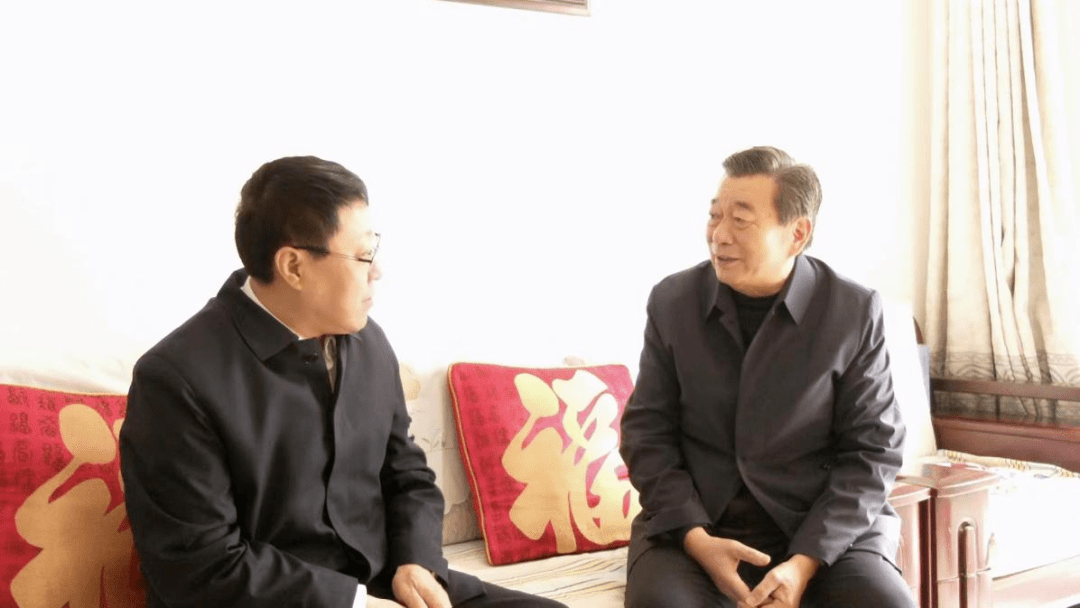李汉元,亲切询问他最近的身体生活状况,向他详细介绍了2022年枣强县