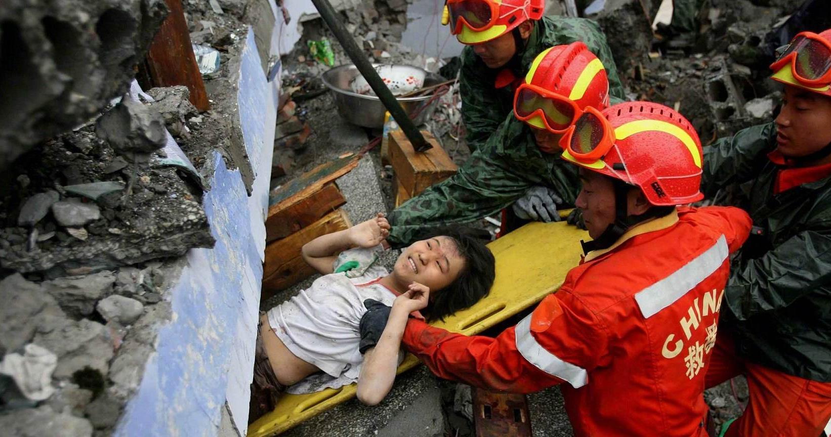 汶川地震時,12歲少女被救後發誓嫁給恩人,10年後履行諾言_女孩_解放軍