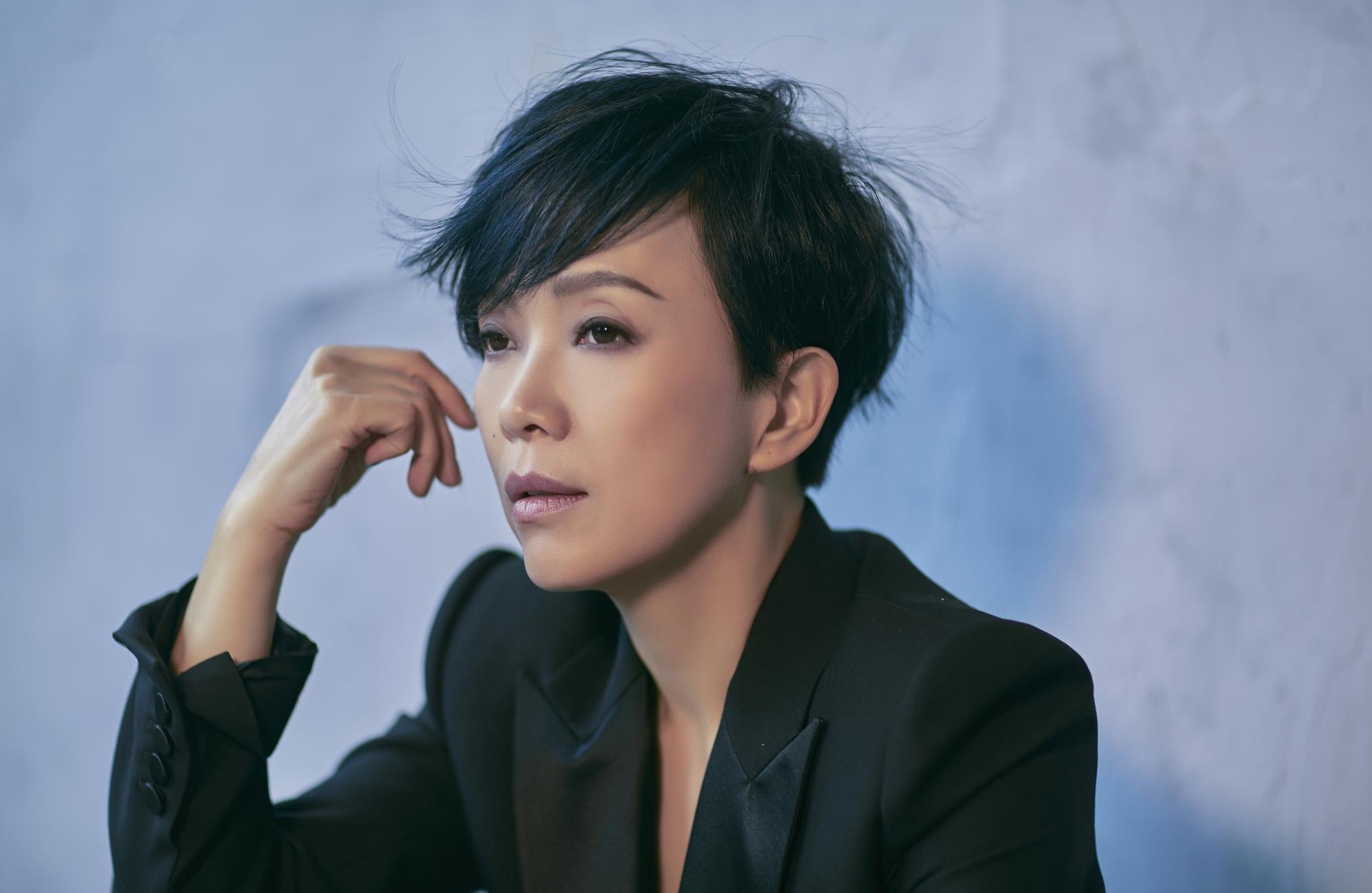 曾红过那英,当红时却远嫁国外,如今回来捞金网友说声不断_陈明_身份