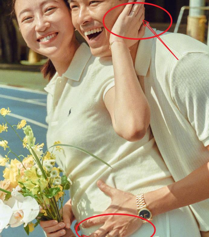 杨佑宁与老婆合影公开,甜蜜姿势羡煞旁人,这幸福的笑容藏不住了_照片