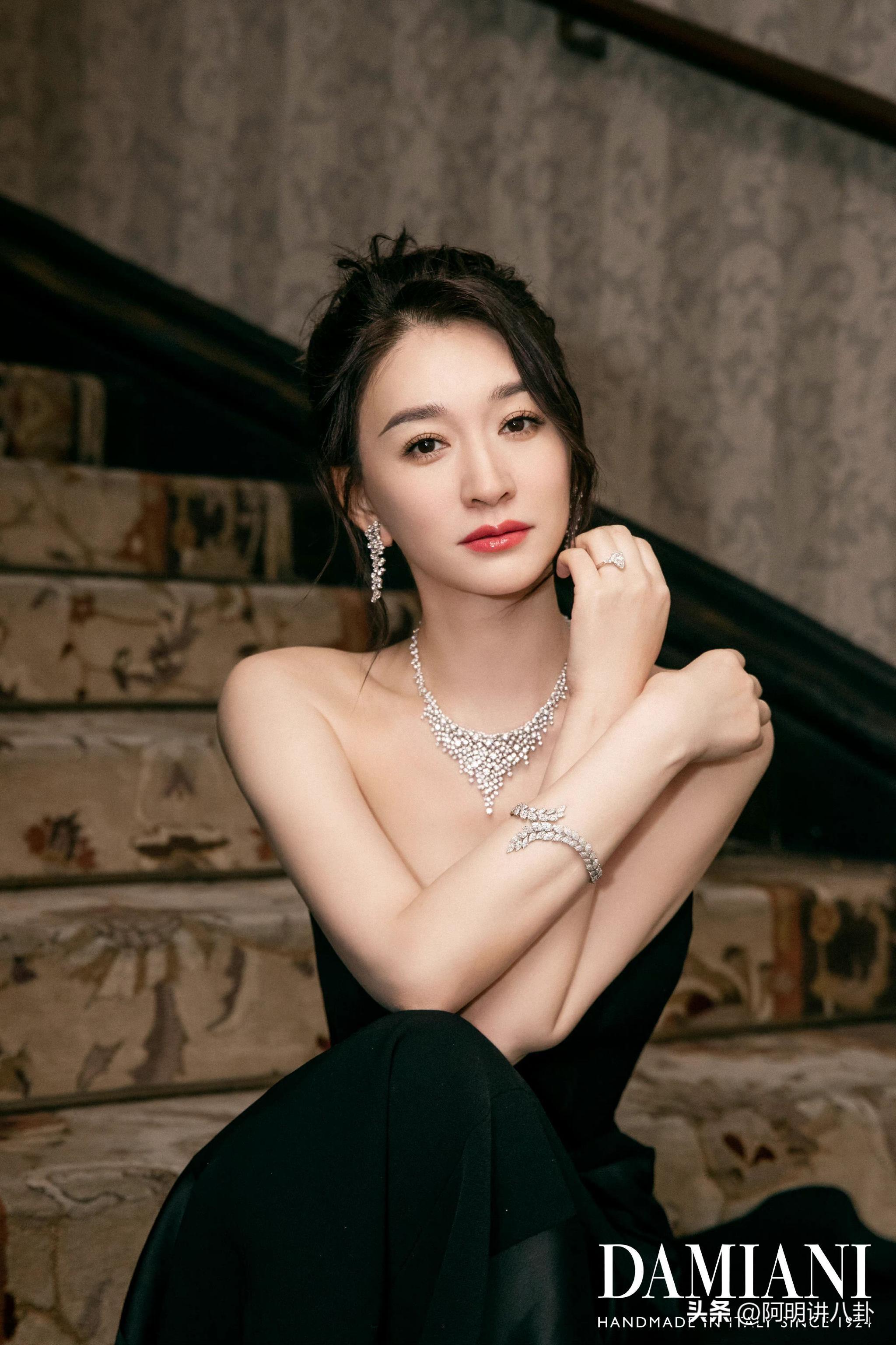 娱乐圈的这些白皙美人,冰肌玉肤,如梦似幻,真是让人如痴如醉啊 _明星