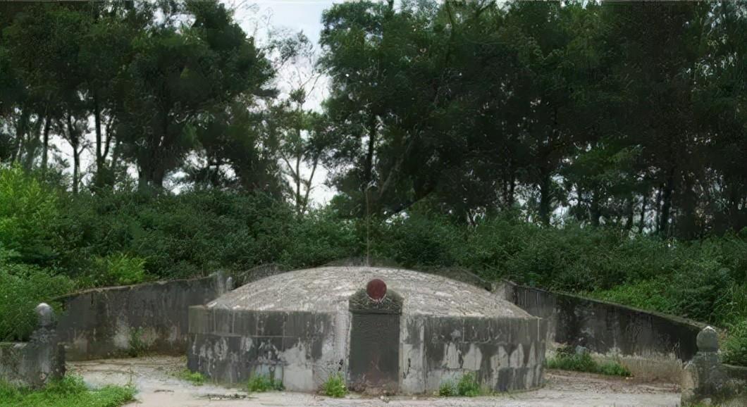 雄孟村不知何时又改成皇太后村,不过印象中的陆荣廷墓依旧是雄孟村