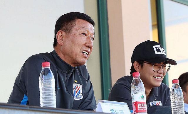 中超教练休赛期竟美容,球迷调侃赚到钱了,下一步带球队夺冠吧_康熙