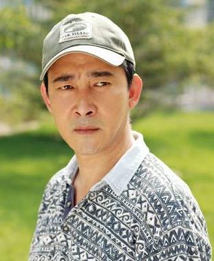2010年,老戏骨樊志起因请假与导演尤小刚起争执,回家后暴毙身亡_身体