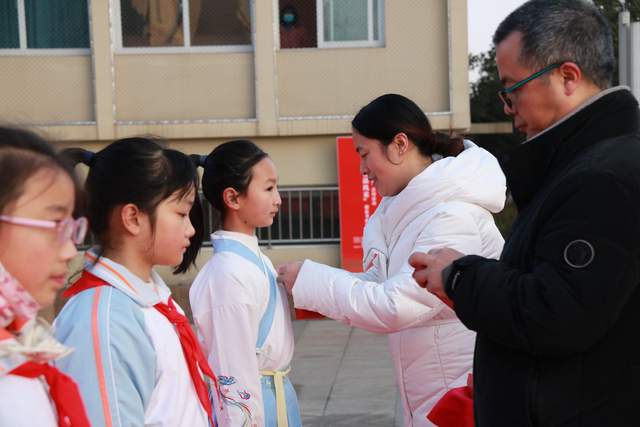 成都市龙泉驿区跃进小学校2023年春季开学仪式活动_梦想_全体师生