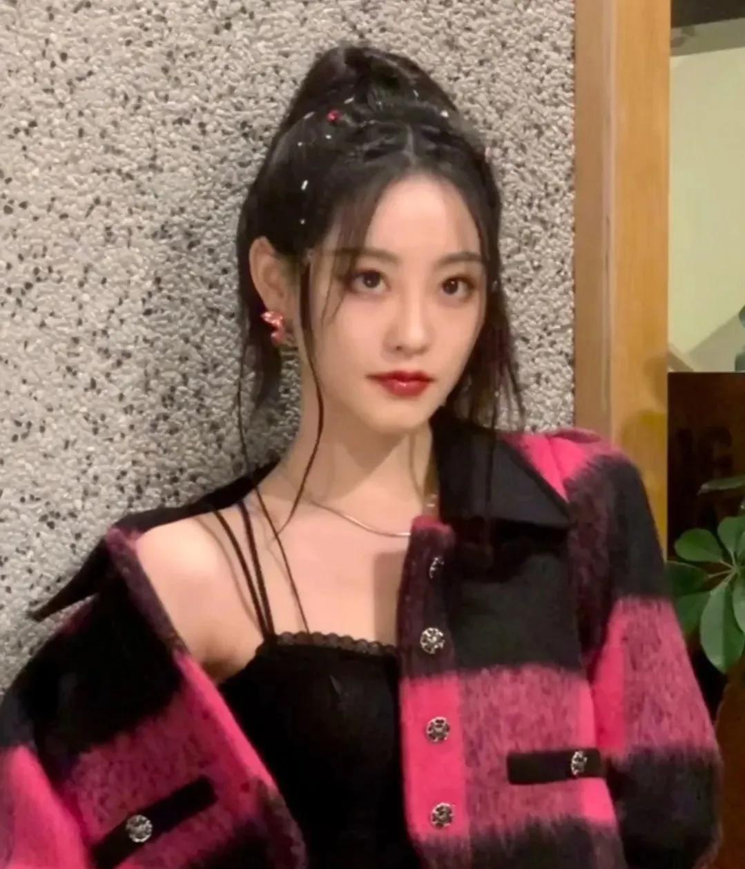 2月13日赵丽颖,虞书欣,杨紫,李一桐,宋祖儿,赵露思明星动态_杨蓉_情人