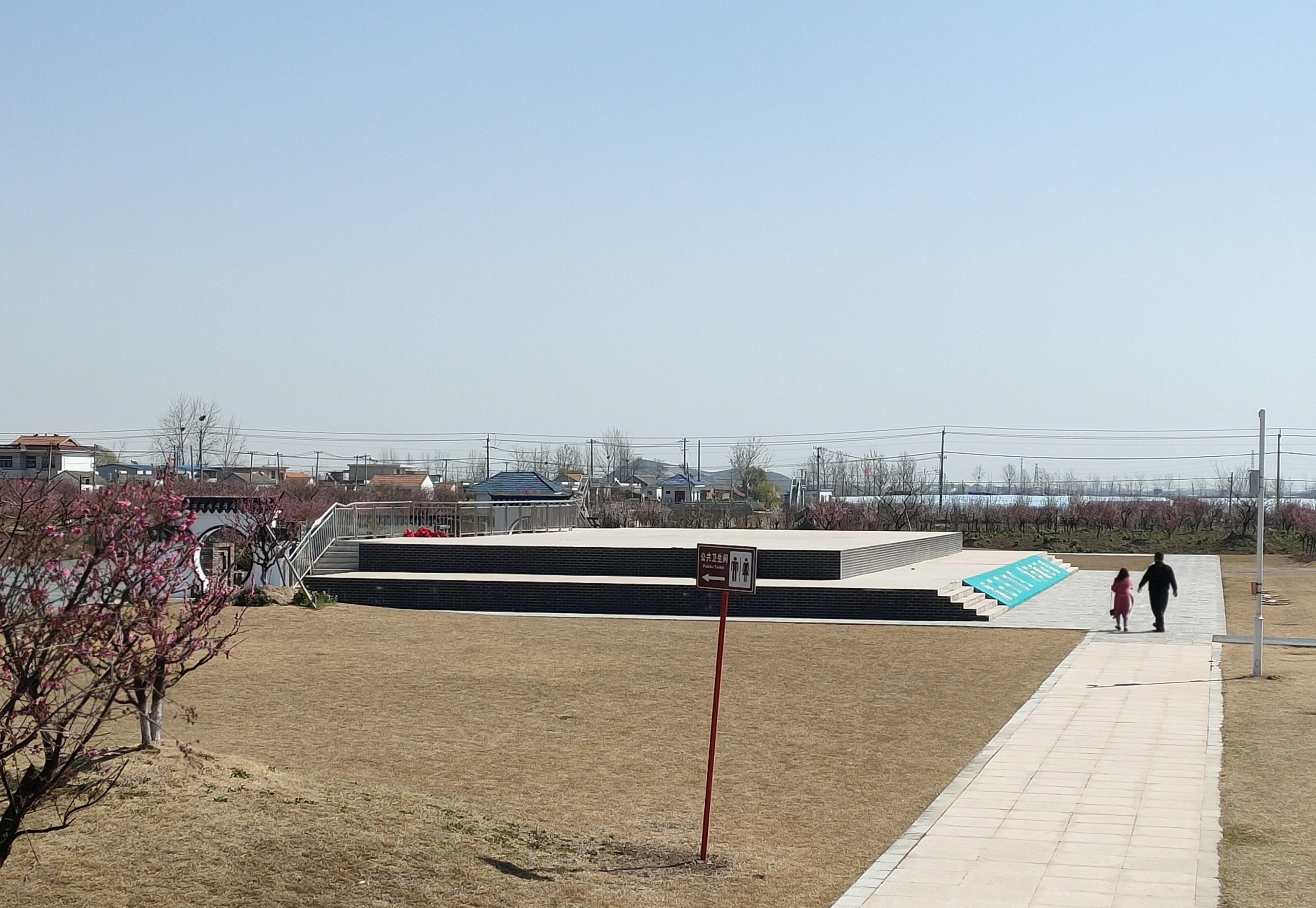 连云港市灌云县伊芦山梅园景区,多种梅花竞开,令人流连忘返_大道_时间