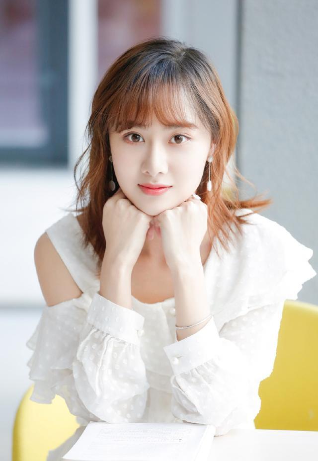 年主演校园玄幻剧《校花的贴身高手》受到大家的关注,和李宗霖,万玮乔