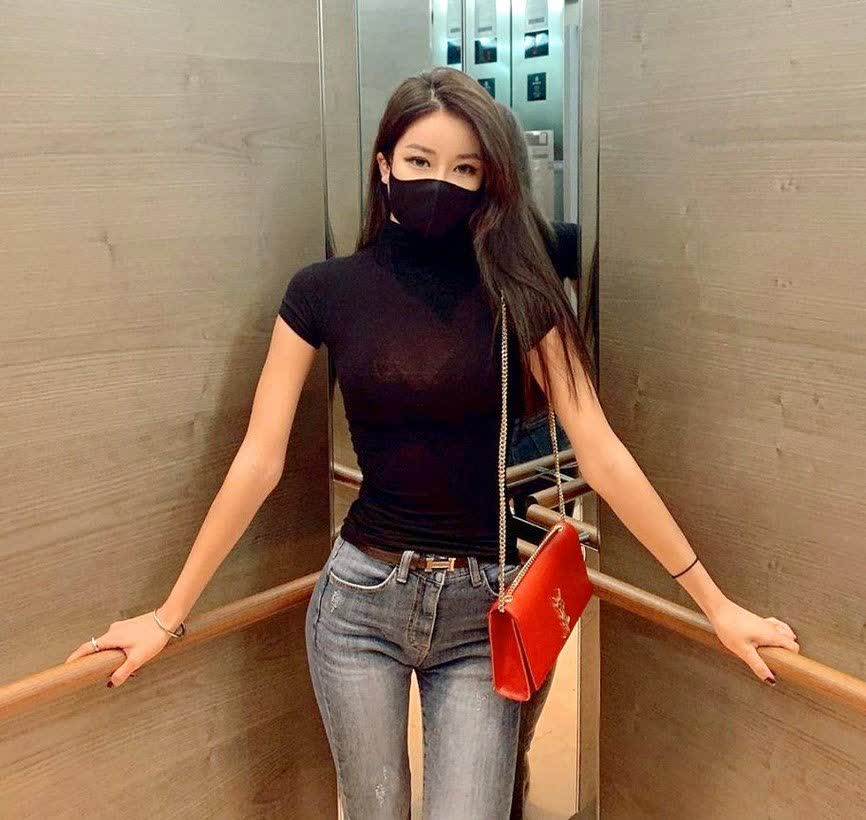 韩国美女正青春,时尚穿搭超修身,黄金比例九头身