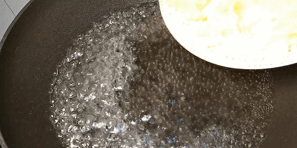 一朵银耳一道美味，简单一拌，加小米辣和葱花点缀，色香味俱佳(图8)