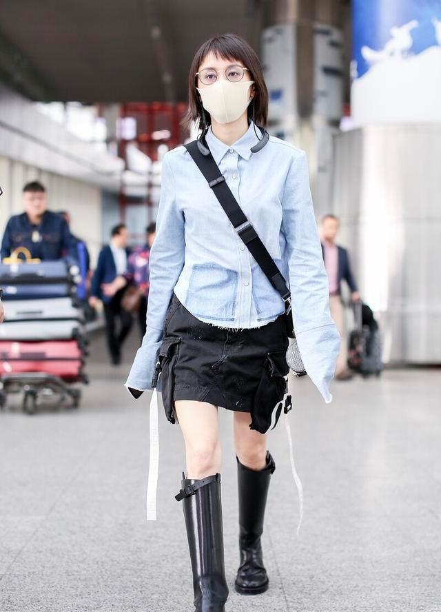 奔四的王子文穿搭真少女,大夏天穿长筒靴,虽然看着热却显腿长_衬衫