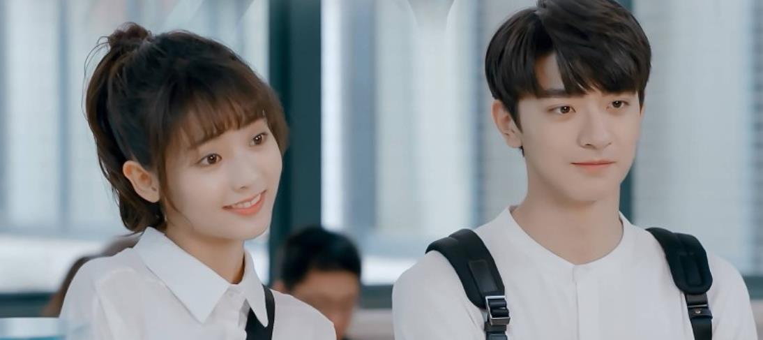 21岁张子枫扮妻,28岁邢菲演妈,真正聪明的人,从不执着"装嫩"_小孩