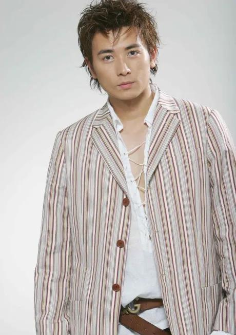 保剑锋罕见晒全家福!