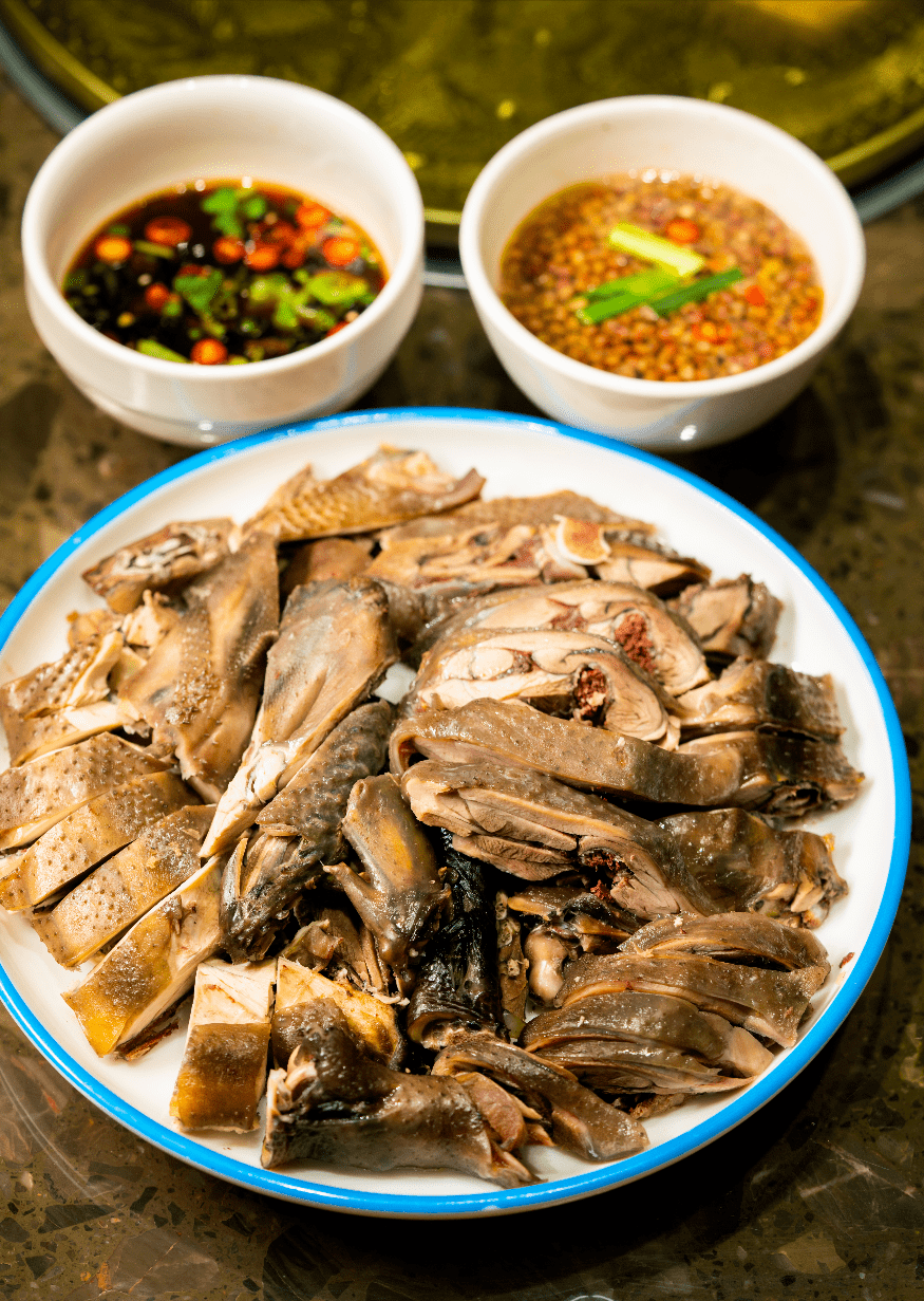 吃正宗花椒鸡,摘草莓,还能赏千亩梨花_古耕_小院_古村