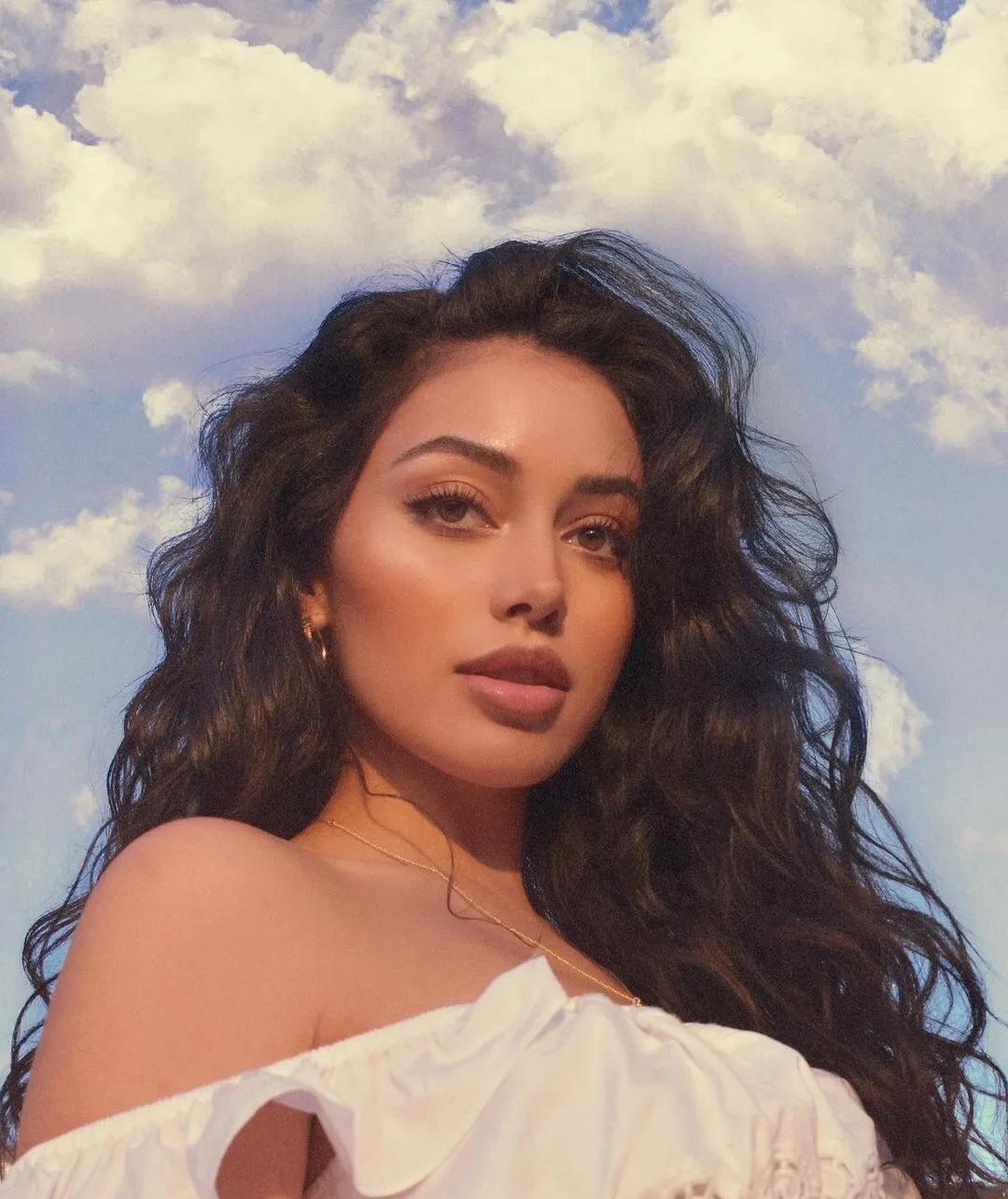 为大家介绍一位身材超好的小姐姐,她叫cindy kimberly(辛迪·金伯利)