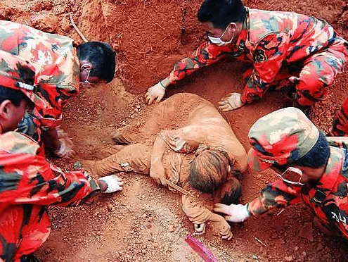 汶川地震明星百态:康辉哽咽播报,为筹款刘德华跪谢500位艺人