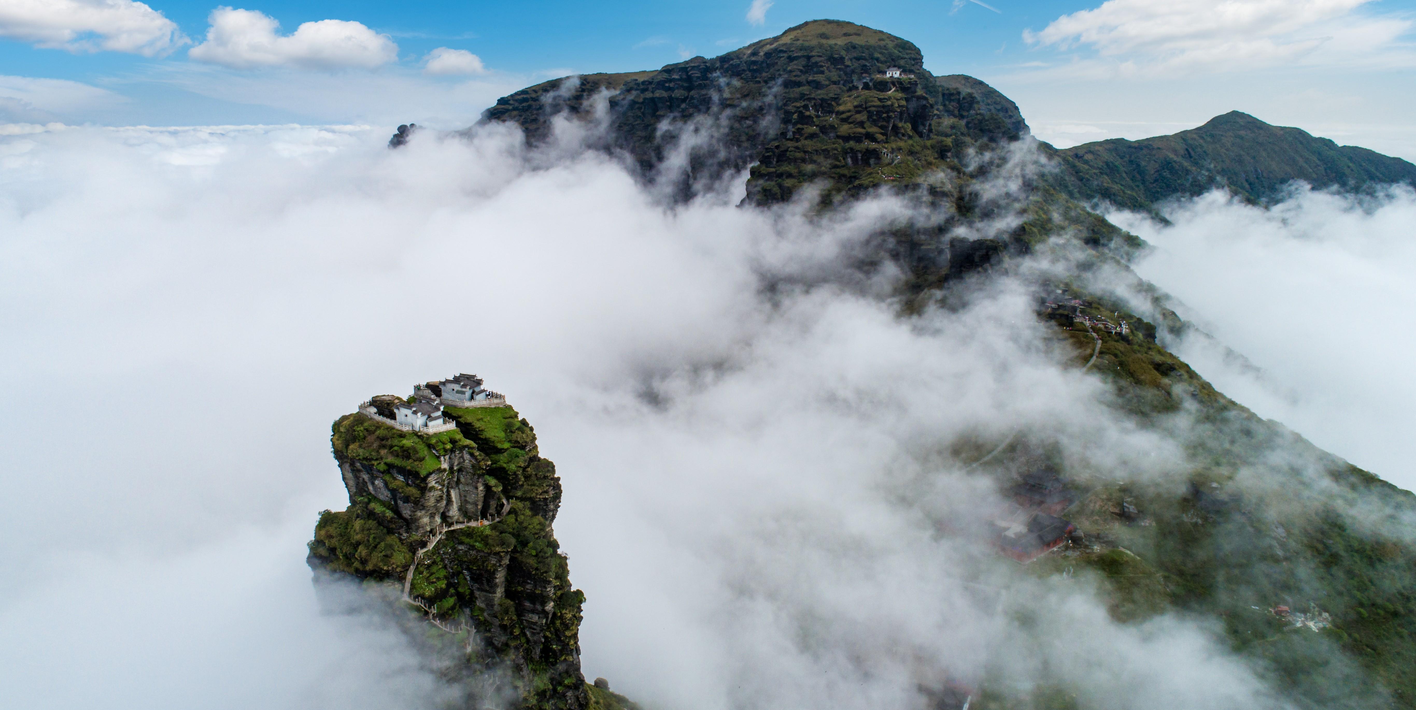 梵净山:中国佛教五大名山之一,国家5a级旅游景区,在贵州铜仁