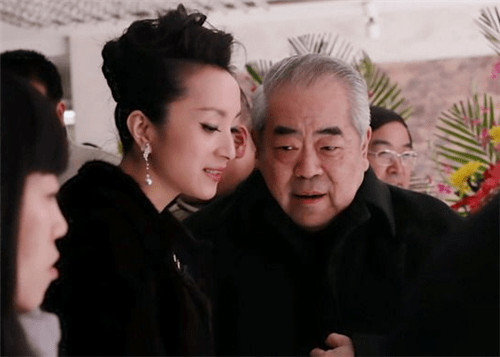 同学却跟妻子幽会20年,直到发现同学躲在电梯里_范曾_张桂云_好友