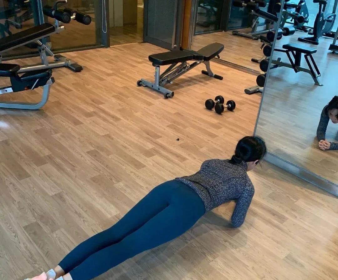 15岁黄多多高挑身材惹人羡,亭亭玉立,网友:赶快出道吧