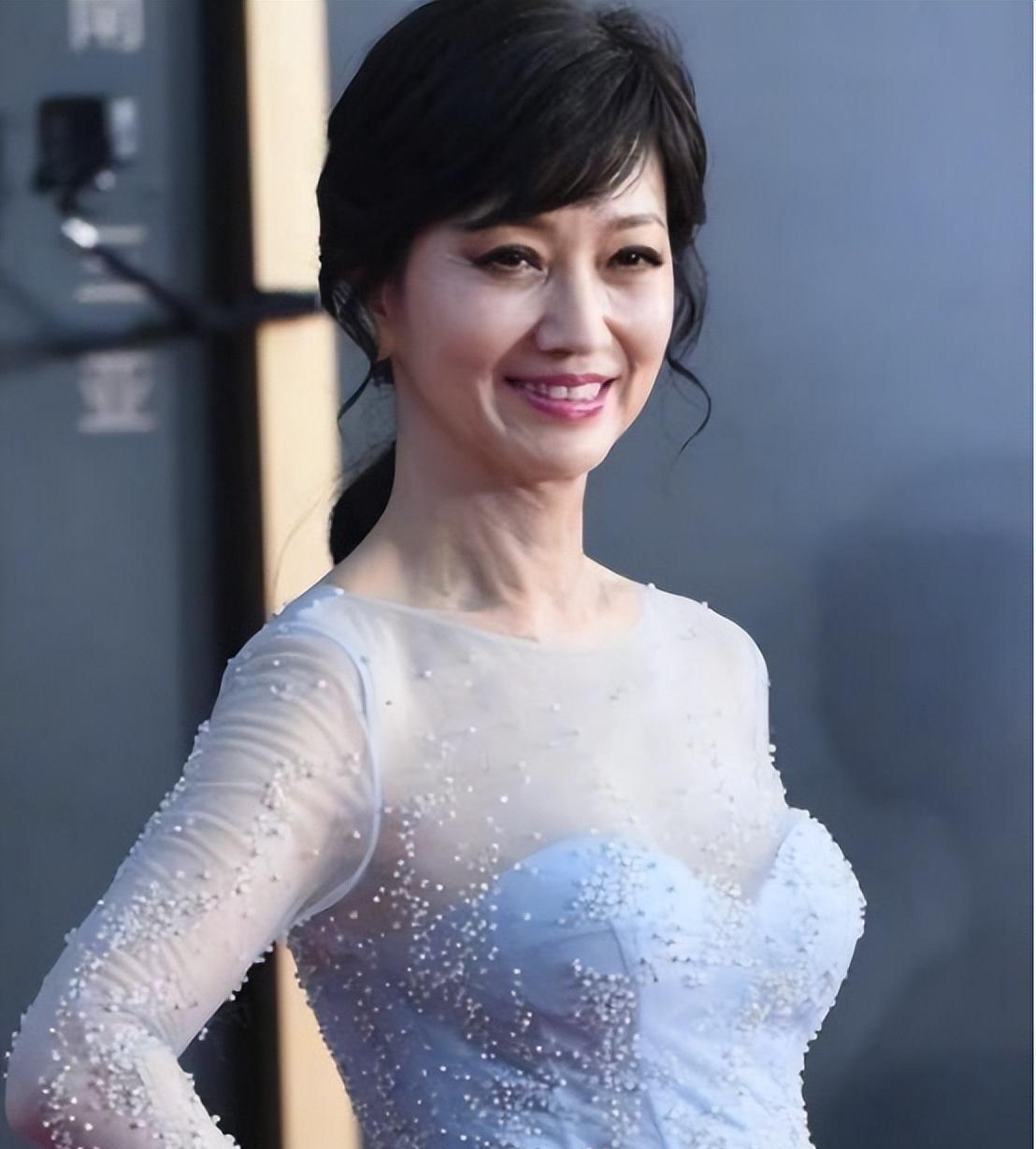 看了无修图下的赵雅芝,我再也不相信什么"冻龄美人"了!