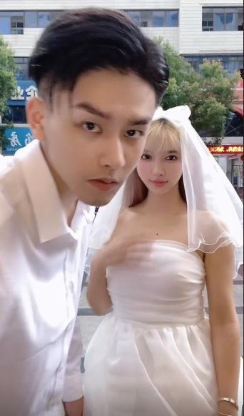 与15岁老公生活很累,疑感情生变_李桃_结婚证_照片