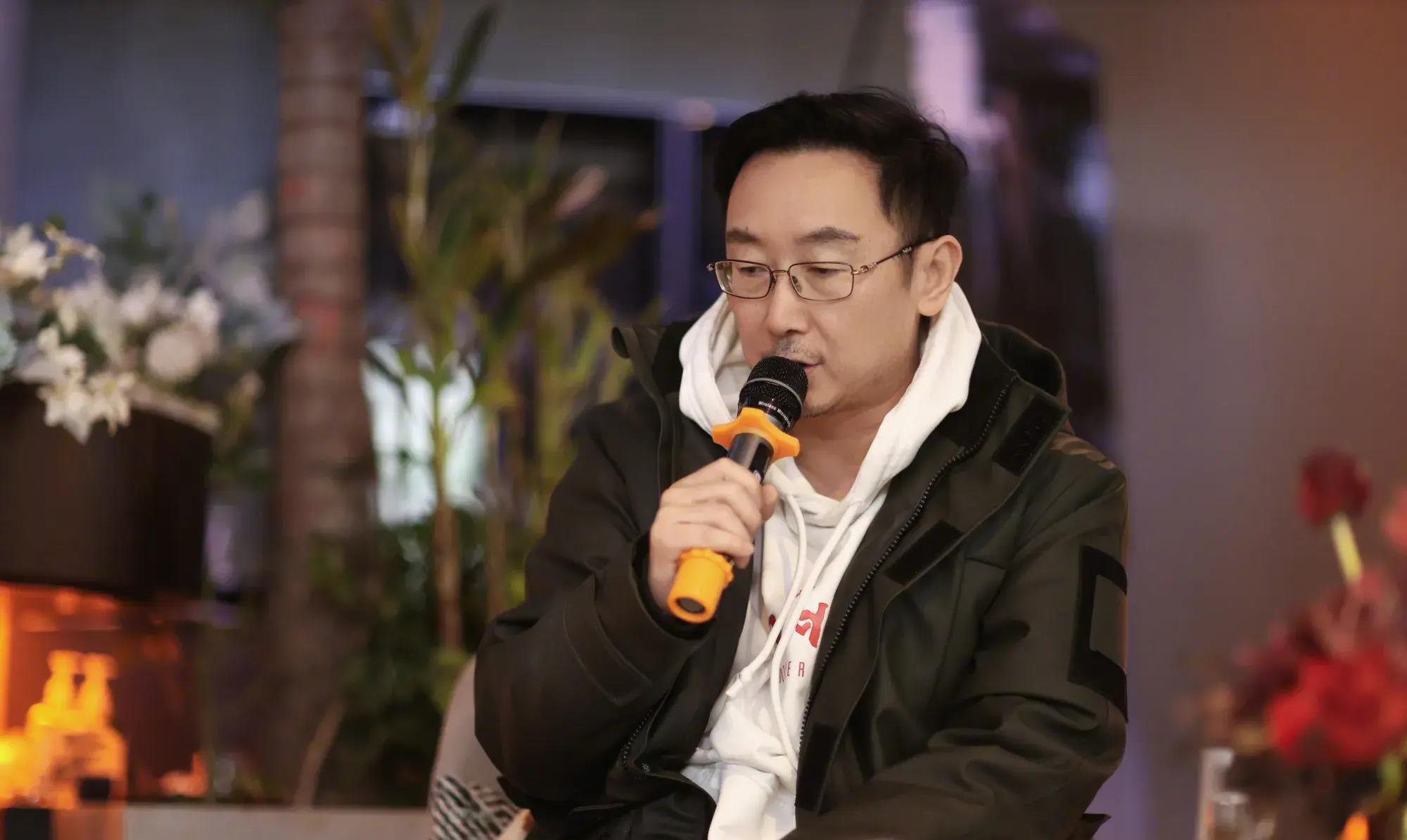 1995年,执导的剧情电影《日光峡谷》入围第46届柏林国际电影节主竞赛