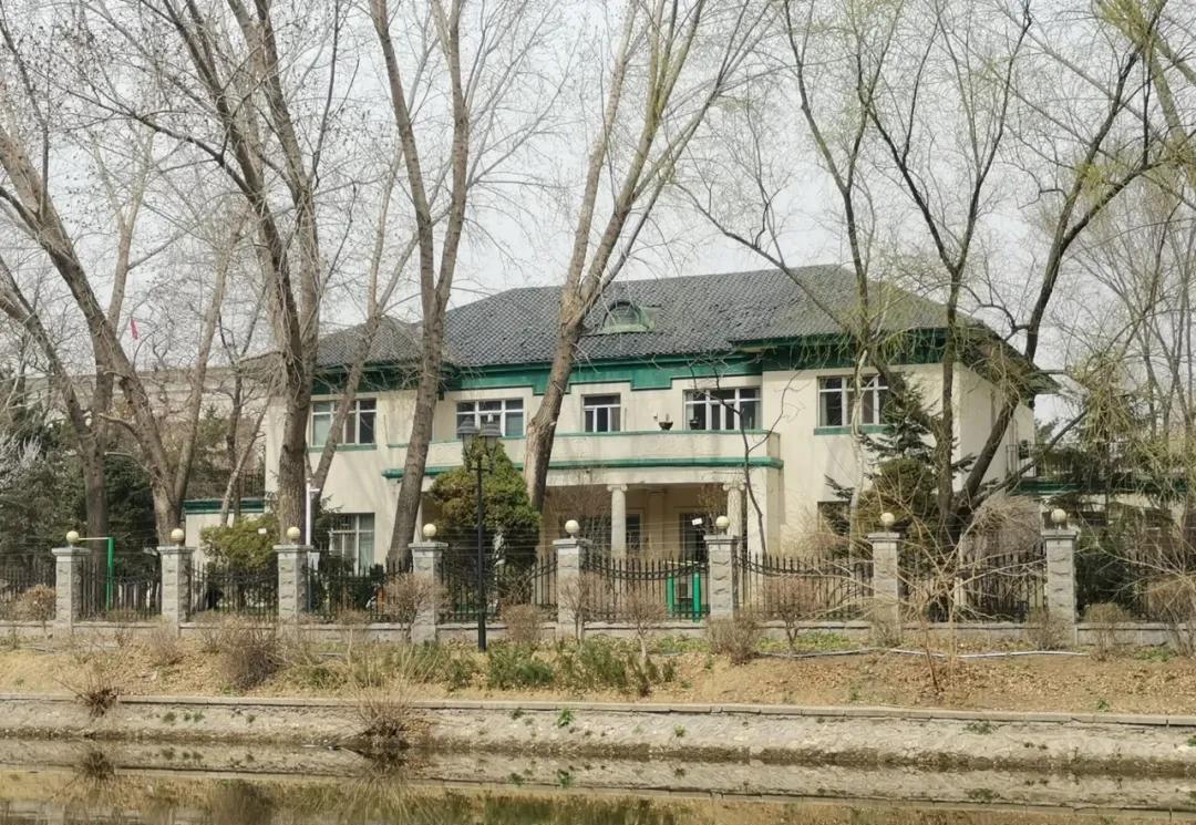 我再沈阳最后去的一处老房子是位于辽宁省省政府东侧的北陵别墅,1928