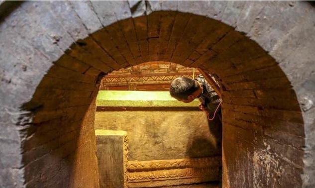 西安发现9岁女孩墓,石棺刻着"开者即死",专家打开后激动万分_李静训