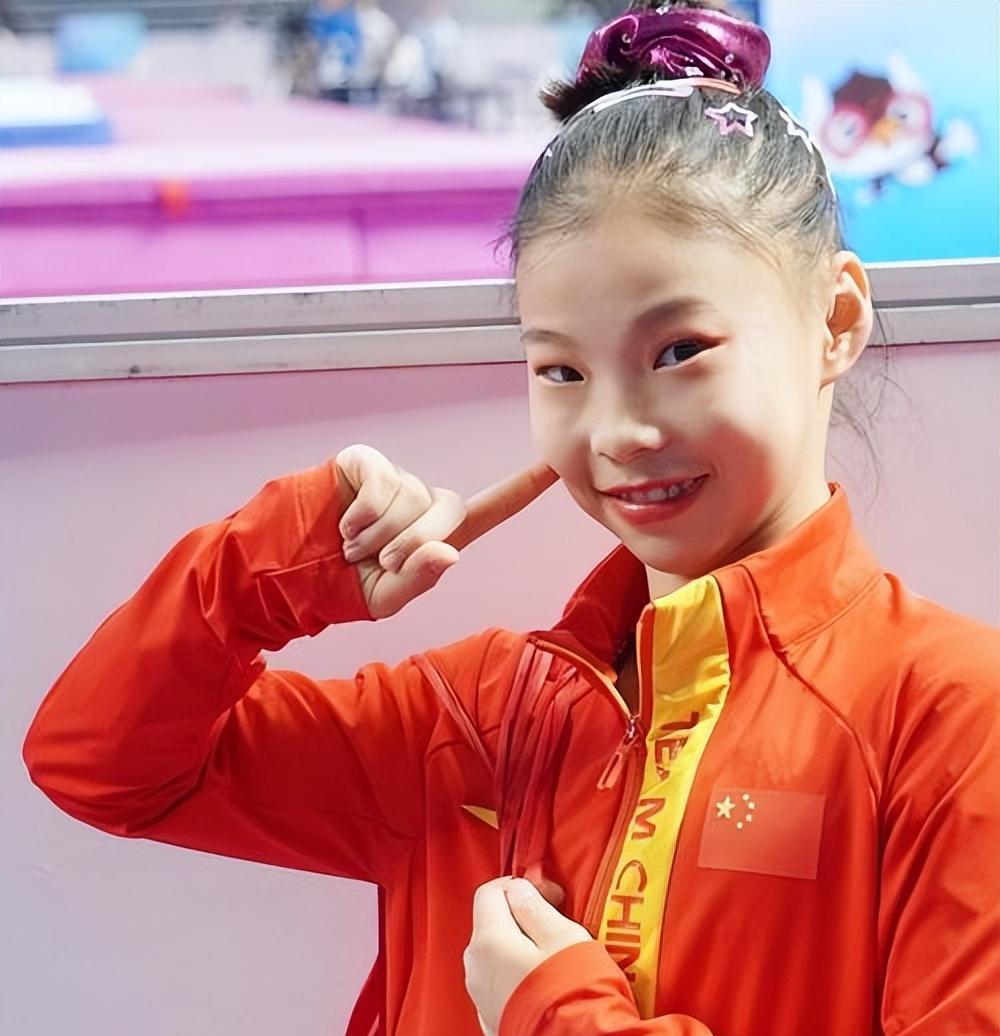 "袋鼠摇"管晨辰:17岁夺得奥运冠军火出圈,18岁疑似退役惹争议_父母