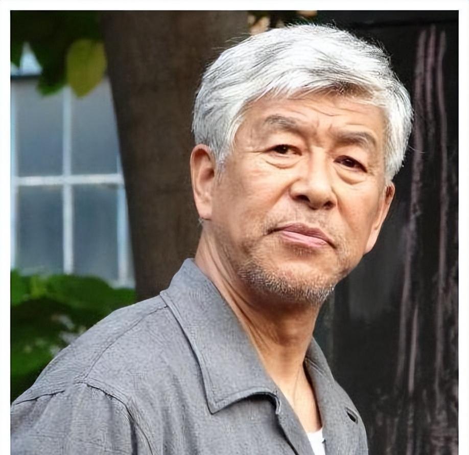 "国家一级演员"张洪杰娶初恋生两女一子,晚年和老伴住进了养老院_温