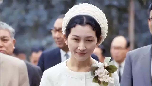 国外良子皇后:折磨貌美儿媳41年,将大饼脸的基因传三代_明仁_女儿