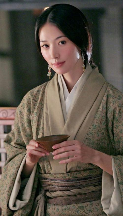 林志玲饰演的小乔结果大家都是知道的,这部电影确实拍成了反战主题