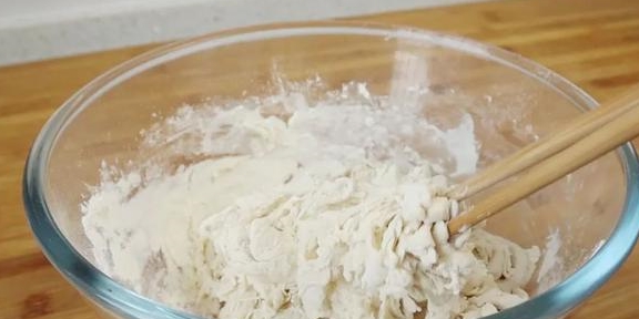 早餐店的葱油饼为什么柔软好吃？原来做法这么简单，详解技巧秘诀(图6)