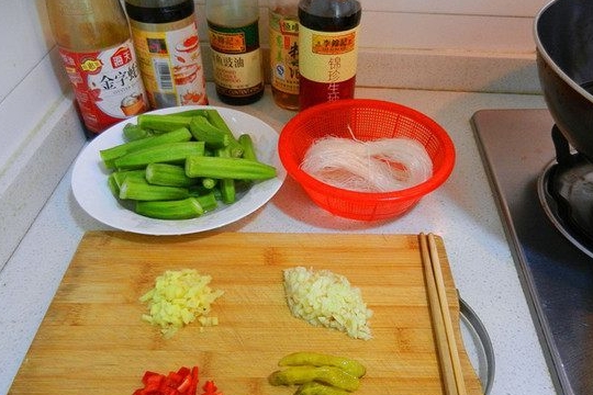 这道菜，开水焯一下就能吃，5分钟上桌，补***、养胃、增强免疫力(图2)