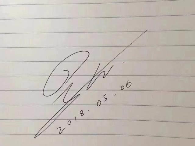 景甜为粉丝签名被赞气质好,只不过这隆起的小腹稍显尴尬!