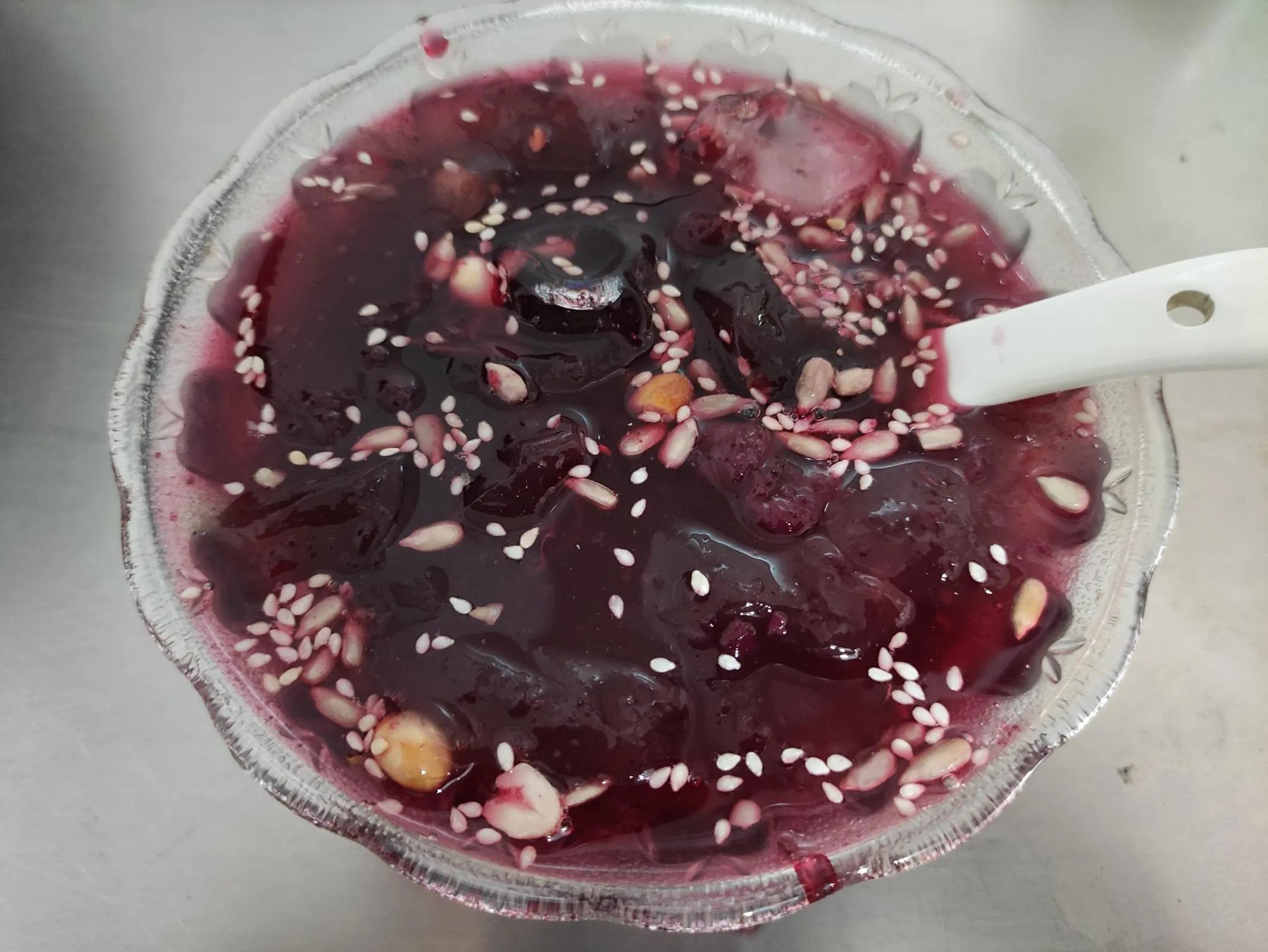 蓝莓冰粉来到下司古镇,一定要尝尝当地特色美食——蓝莓冰粉.