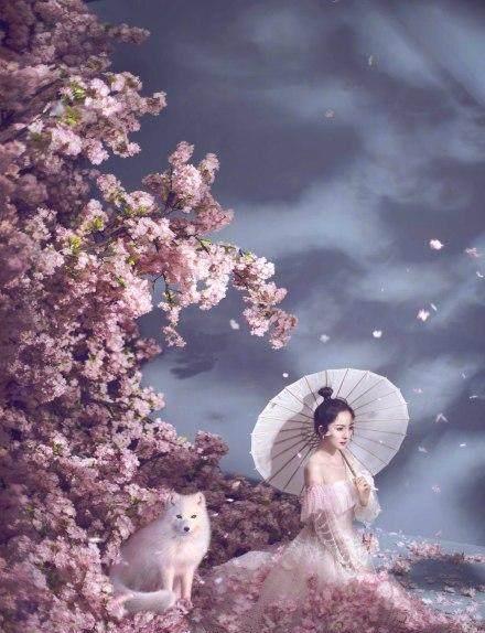 杨幂抱狐刘亦菲配兔,妖仙人设不同,最美白浅在这就已被评出!