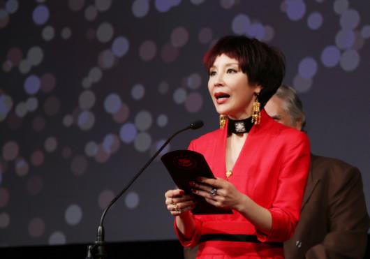 幸福的女演员岳秀清,演过很多好的作品,没有想到都已经50多岁了_年龄