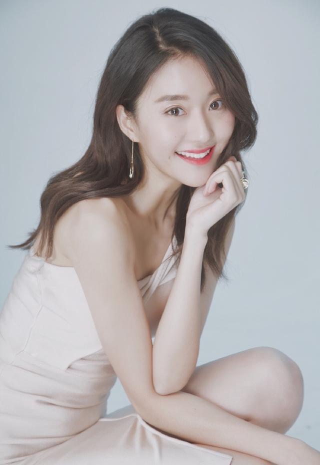 徐梦迪:著名女演员闫学晶儿媳妇,嫁星二代老公林傲霏孕妇照惊艳_婚礼