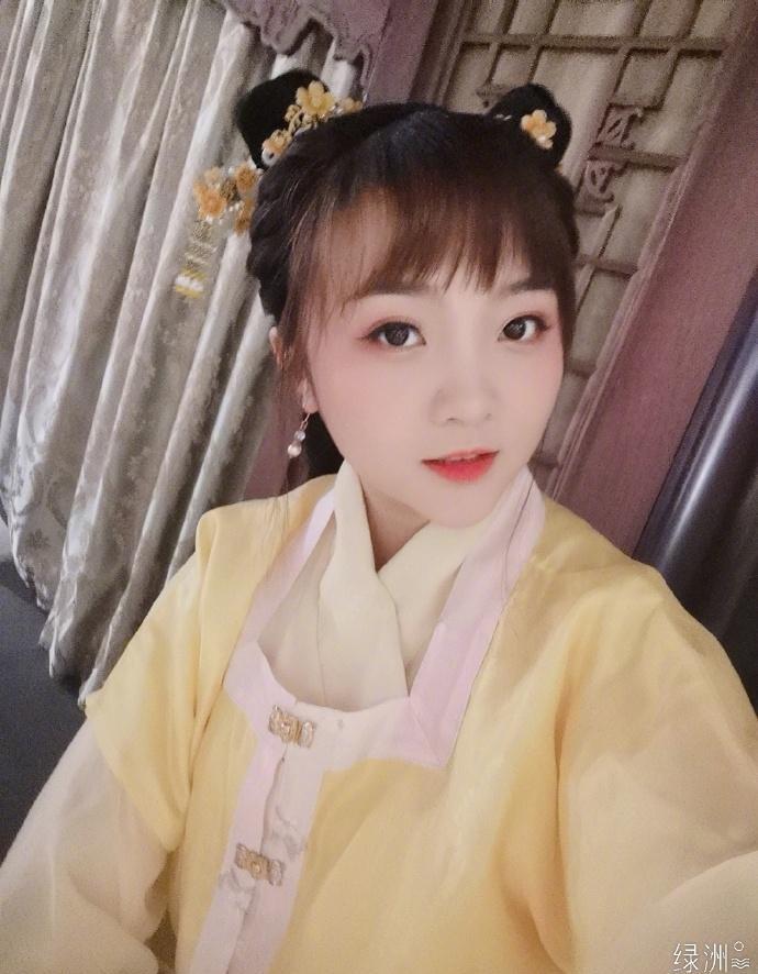 林妙可古装造型双丸子头灵动可爱,咏仪晒老公视角美照上演回眸杀_自拍