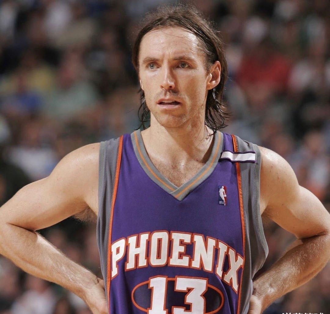 风之子纳什,被球迷戏称为:一位被篮球耽误的足球运动员.