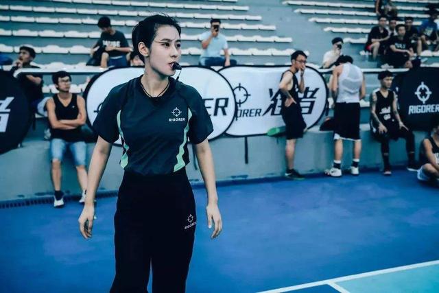 95后篮球女裁判:长相清纯,堪称现实版赤木晴子,近照美出天际_亓浩