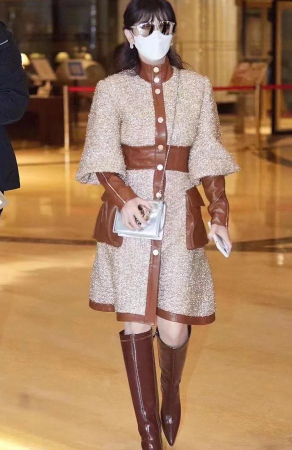 69岁赵雅芝真不愧是穿衣高手,玩转"小香风",时髦优雅有气质_身形_系列