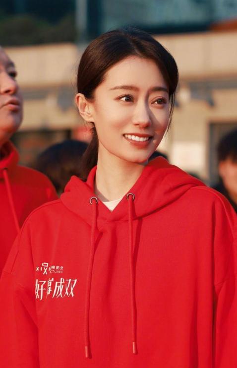张小斐晒新剧《好事成双》剧照,37岁依旧俏皮如小姑娘_张小飞_状态