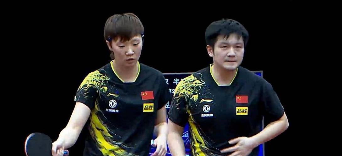 国乒:樊振东再战周启豪决胜局出现这一幕,场下的刘国梁都惊了_比赛