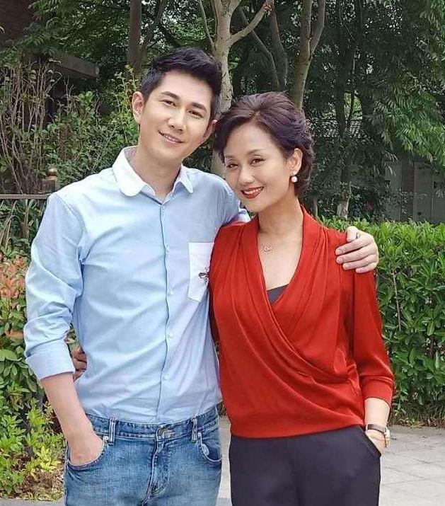 她长相惊艳成日历女郎,出道多年无影坛,如今52岁仍气质非凡_李颖_热播