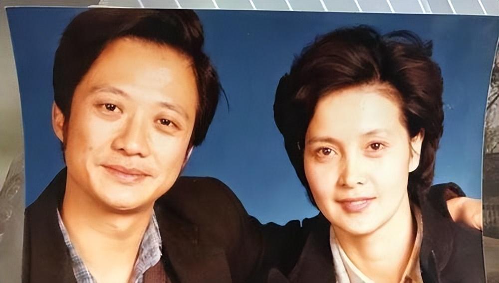"2010年,贾乃亮的种种壮举让李小璐的母亲张伟欣相当好奇.
