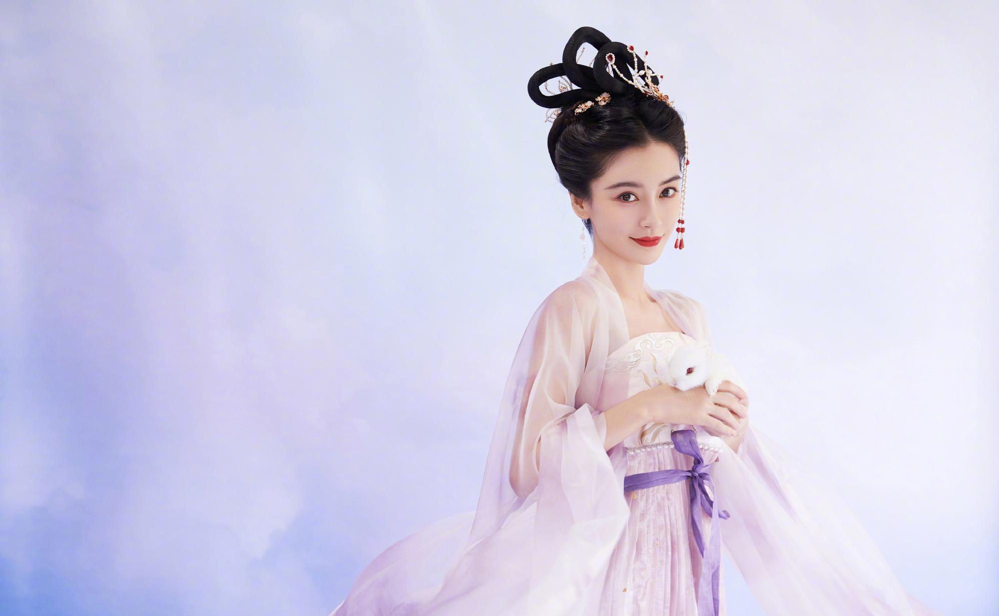 戚薇的《你好,安怡》,而上一部古装剧2018年的《三国机密之潜龙在渊》