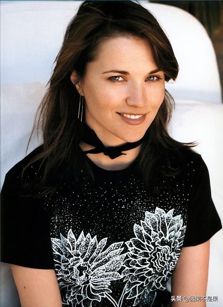 《斯巴达克斯》老板娘露迪娅的另外一部大尺度剧集推荐_露西·劳伦斯