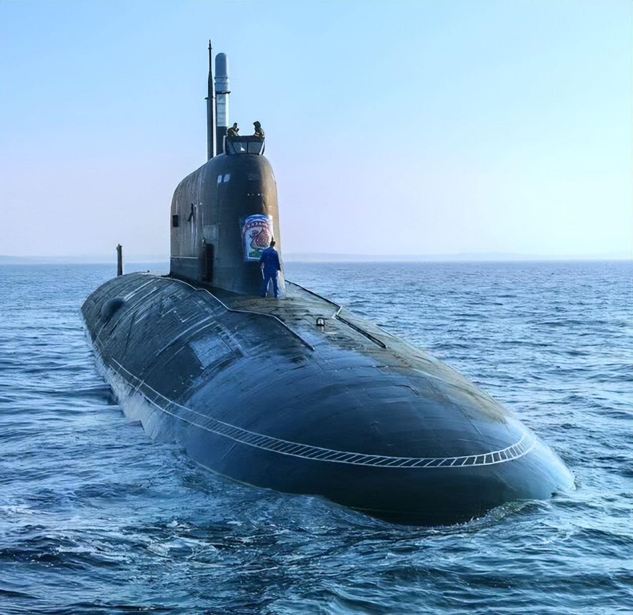 俄潜艇携带核武器出航,并且据悉还是战术核武器,这就更加引起了西方
